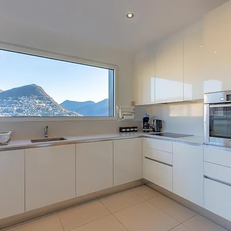 Appartement Imperial Of 3 With A View Behind The Station And 10 Min From The Of Lugano