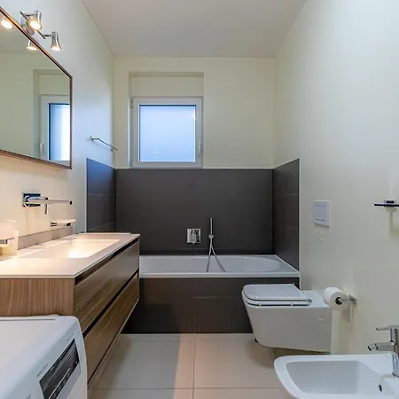 Appartement Imperial Of 3 With A View Behind The Station And 10 Min From The Of *