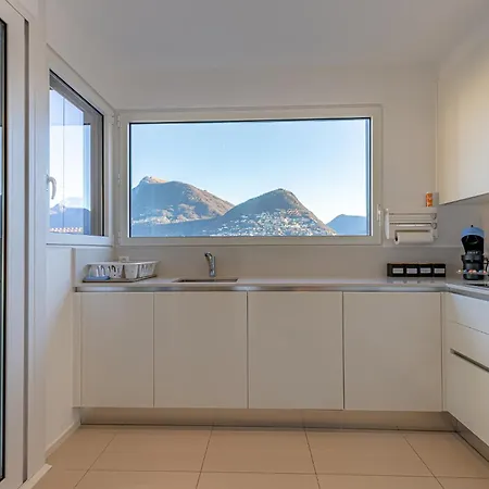 Appartement Imperial Of 3 With A View Behind The Station And 10 Min From The Of Lugano